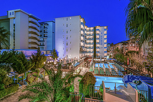 CLUB BIG BLUE SUITE HOTEL (4 foto / 10)