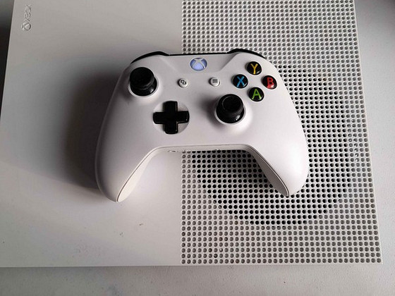 Xbox One S 1TB + 5 mängu