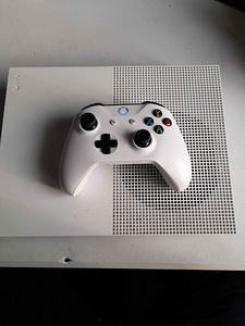 Xbox One S 1TB + 5 mängu (1 foto / 4)