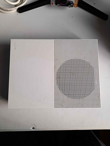 Xbox One S 1TB + 5 mängu (2 foto / 4)