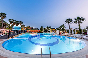 HOLIDAY GARDEN RESORT HOTEL (2 foto / 10)