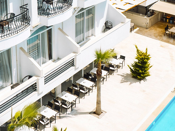 BESO BEACH HOTEL