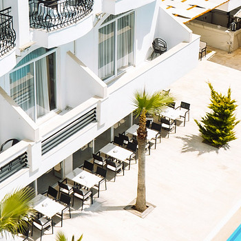 BESO BEACH HOTEL
