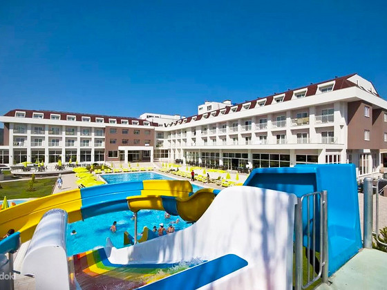WHITE LILYUM HOTEL