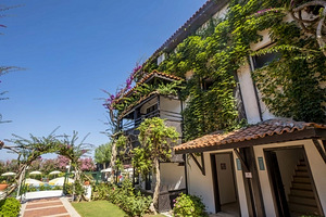 CLUB TITAN HOTEL (2 фото из 10)