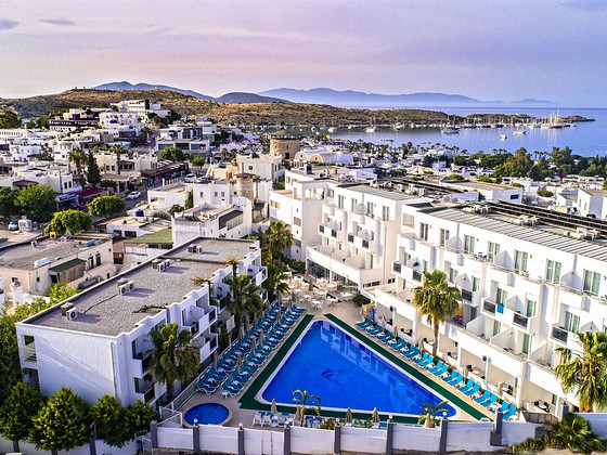 SHARK CLUB HOTEL
