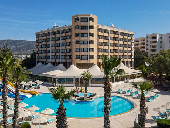 THE HOLIDAY RESORT