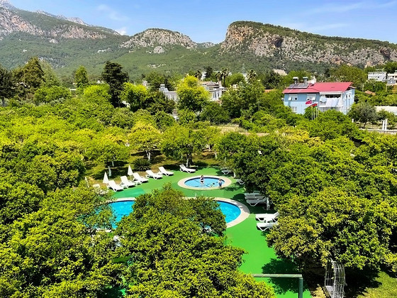 CASTLE PARK HOTEL