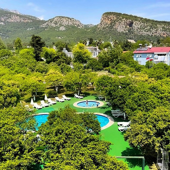 CASTLE PARK HOTEL