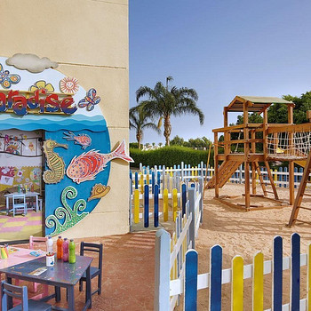 DOUBLE TREE BY HILTON SHARKS BAY BEACH SIDE