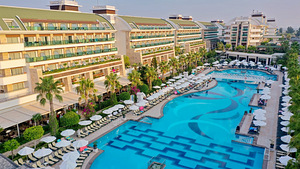 CRYSTAL WATERWORLD RESORT & SPA (1 foto / 10)