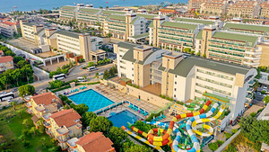 CRYSTAL WATERWORLD RESORT & SPA (4 foto / 10)