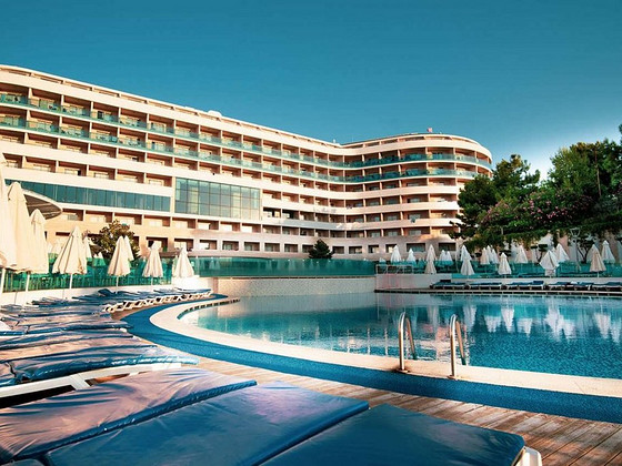 A GOOD LIFE UTOPIA FAMILY RESORT