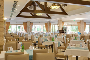 LUCA BEACH HOTEL (5 foto / 10)