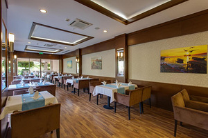 LUCA BEACH HOTEL (8 foto / 10)