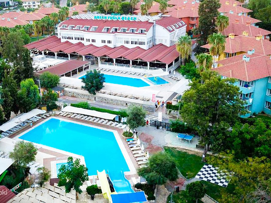 ARMAS GREEN FUGLA BEACH