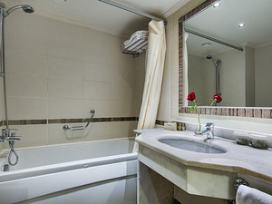 BELLIS DELUXE HOTEL (2 foto / 13)