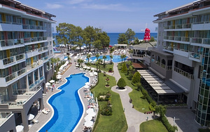 AKRA KEMER (3 фото из 10)