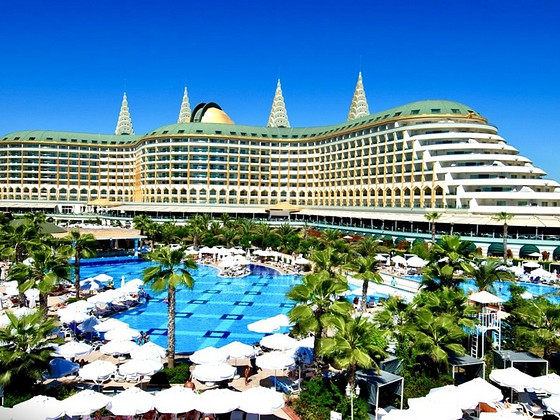 DELPHIN IMPERIAL LARA