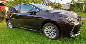 TOYOTA COROLLA, ГИБРИД (2 фото из 8)