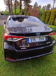 TOYOTA COROLLA, ГИБРИД (5 фото из 8)
