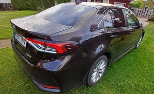 TOYOTA COROLLA, ГИБРИД (3 фото из 8)