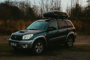 Toyota RAV4 2004, 2.0, Diesel (AWD) (2 foto / 9)