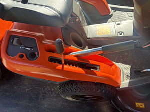 HUSQVARNA R 216T AWD + LÕIKEORGAN COMBI 103 (+ Garantii) (8 foto / 9)