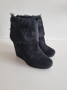 Mustad seemisnahast kiilkontsaga saapad Prada (1 foto / 8)