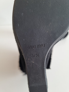 Mustad seemisnahast kiilkontsaga saapad Prada (8 foto / 8)