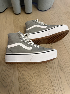 Кроссовки Vans (1 фото из 4)