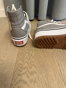 Кроссовки Vans (2 фото из 4)