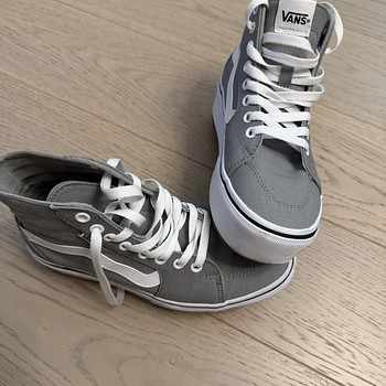 Кроссовки Vans