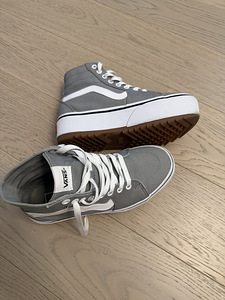 Кроссовки Vans (4 фото из 4)