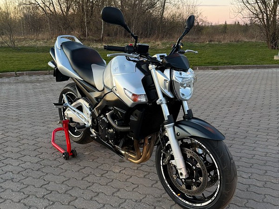 Suzuki GSR 600