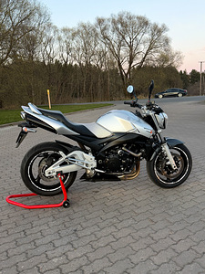 Suzuki GSR 600 (4 foto / 7)