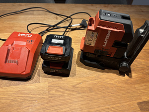 Hilti Laser (1 foto / 2)