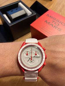 Omega Moonswatch Mission to Mars (3 фото из 3)
