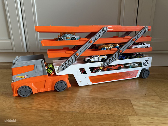 Автовоз Hot Wheels с машинками
