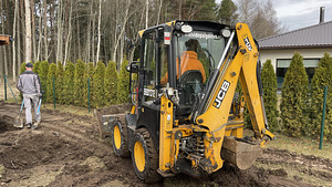 Земляные и копательные работы 24/7 , трактором JCB CX1 (3 фото из 9)