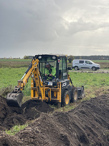 Земляные и копательные работы 24/7 , трактором JCB CX1 (4 фото из 9)
