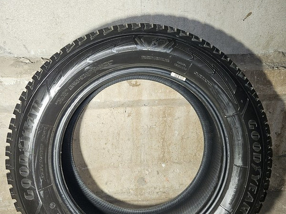Müün talverehvide komplekti Goodyear Ultra Grip Arctic 2 SUV