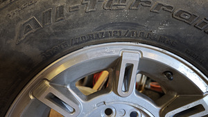 Müüa kasutatud rehvidega velg HAMMER H2 17 tolli (3 foto / 5)