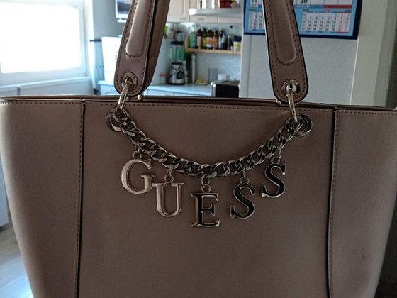 Оригинал Guess