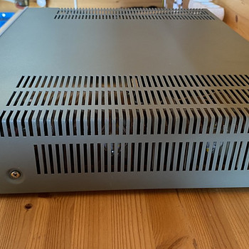 Lõppvõimendi ESTONIA UM-010 STEREO/4 Ohm