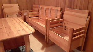 Sauna eesruumi mööbel täispuidust. Tugitoolid, diivan, laud (2 foto / 2)