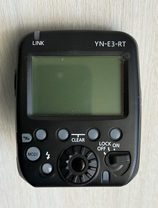 Yongnuo YN-E3-RT flash trigger välgusaatja Canonile (1 foto / 3)