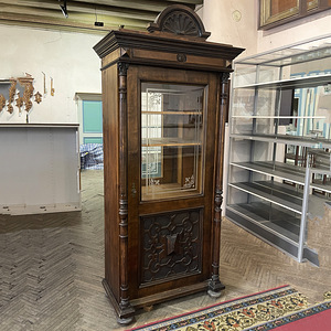 Антикварный витринный шкаф (2 фото из 7)