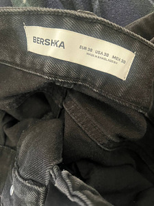 Свободные джинсы BERSHKA (2 фото из 2)