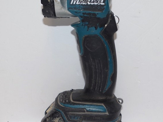 Беспроводной фонарь Makita DML802 +BL1830 3.0Ah